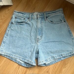 Abercrombie and Fitch 4” Mom Short High Rise